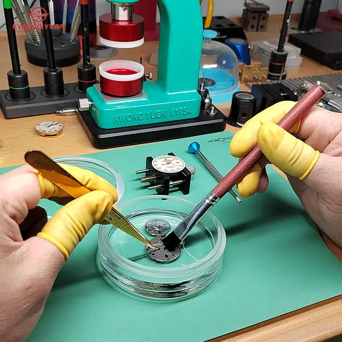 Outil de réparation de montres