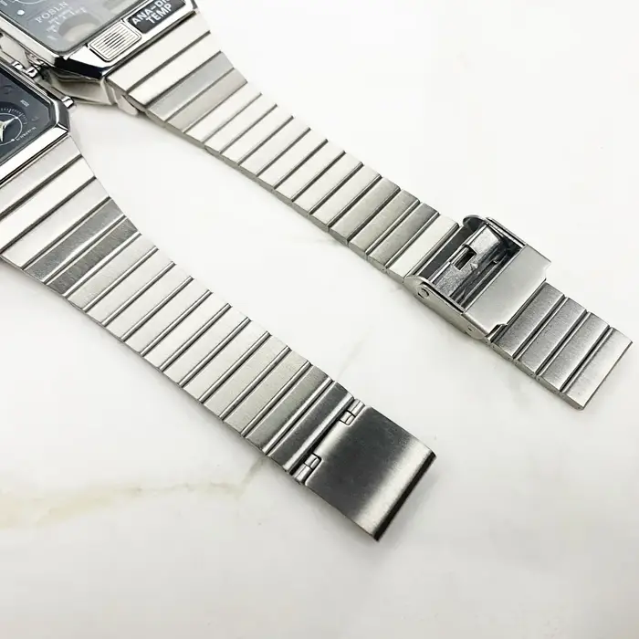Montre électronique rétro avec affichage