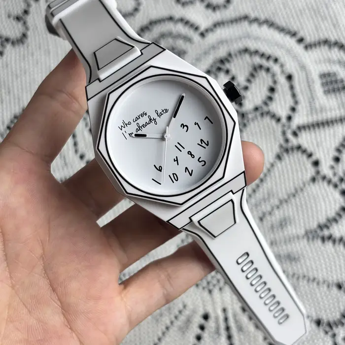 Schizche moderne 2D Montres de bande dessinée blanche