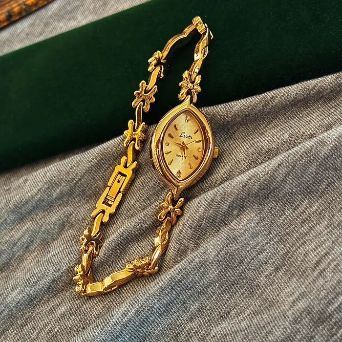 1 pièce de nouvelle montre à quartz pour femme à petit cadran doré vintage de style français