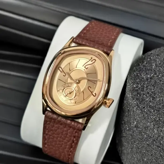 Nouvelle montre carrée de luxe avec design torsadé