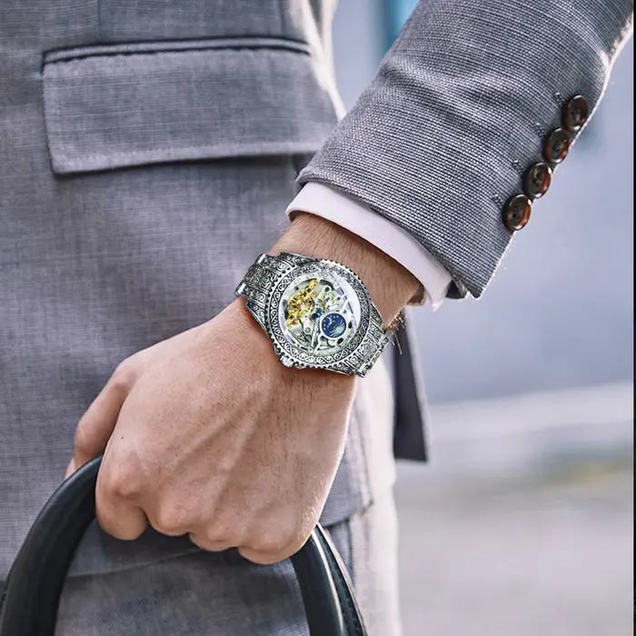Montres mécaniques squelette en or de luxe Forsining