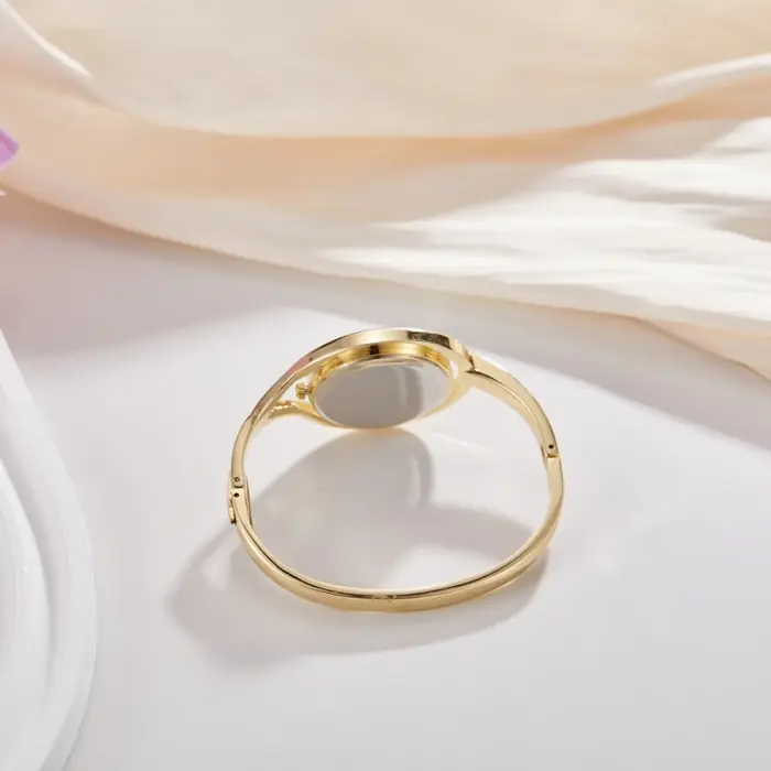 Montre-bracelet élégante pour femme, montre créative en acier inoxydable ajouré, montre à quartz simple, cadeau exquis