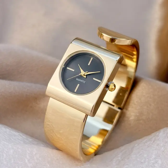 Montre élégante pour femmes : cadran carré, bracelet poli doré, montre sophistiquée et stylée pour d
