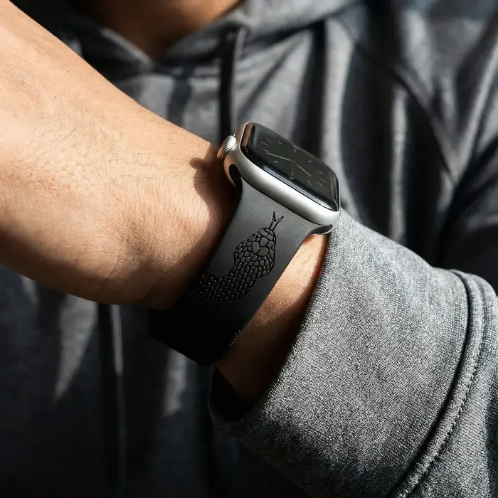 Nouveau bracelet en silicone gravé motif serpent pour Apple Watch 44mm 42 46 38 49 40 41 45mm