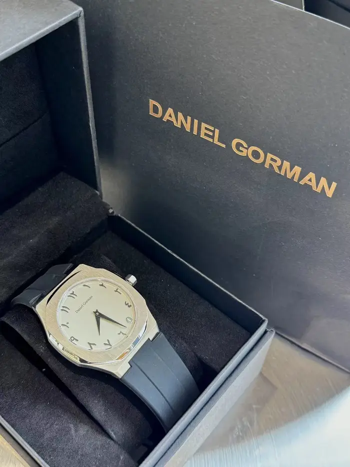 Montres pour Amoureux Montre à Quartz en Acier Inoxydable Super Business Sport Design Original Vente Chaude 5ATM Montre-bracelet Ajustement Parfait