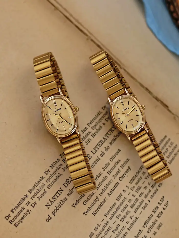 1 Nouvelle Montre à Quartz Dorée pour Femmes, Style Rétro Luxe, Boîtier Ovale et Bracelet en Cuir, Montre Élégante et Polyvalente pour Femmes.