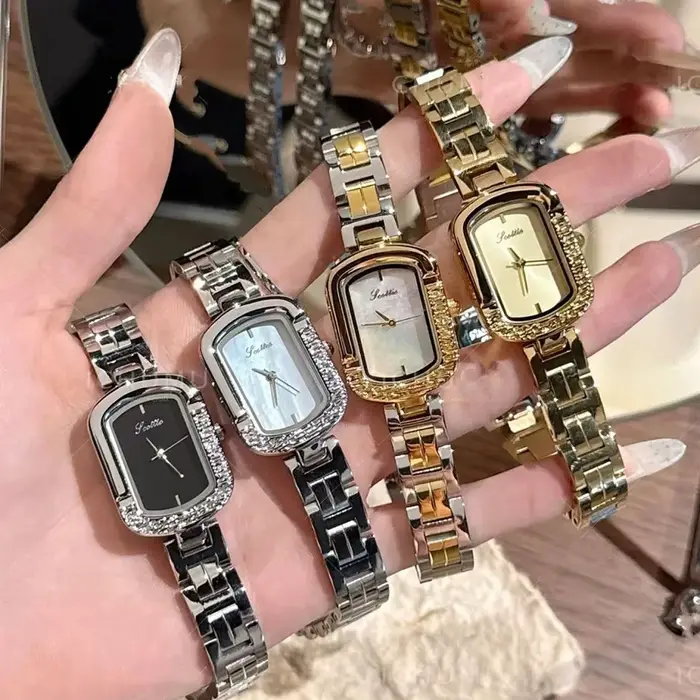 Montre carrée haut de gamme pour femmes, nouveau luxe, cadre asymétrique inhabituel, montre à Quartz en acier inoxydable doré, cadeau pour femmes, 2026