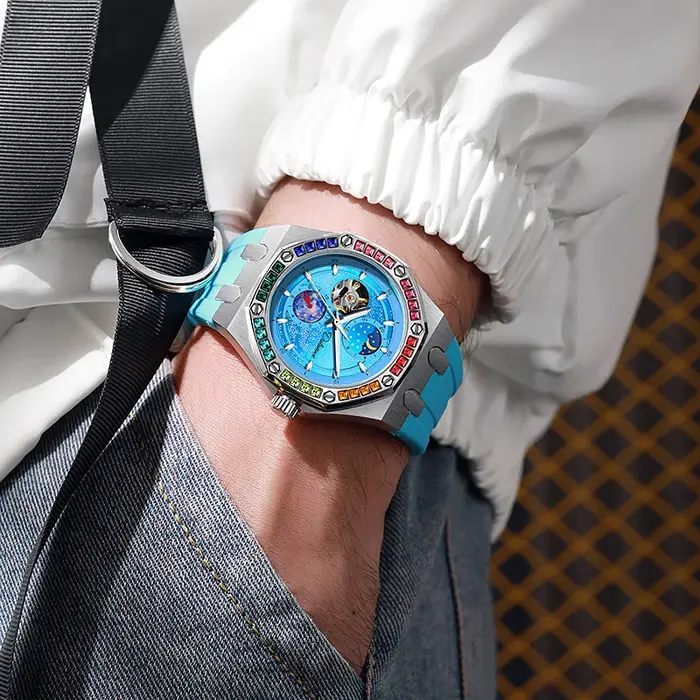 Montre mécanique automatique avec lunette en pierres précieuses arc-en-ciel pour hommes