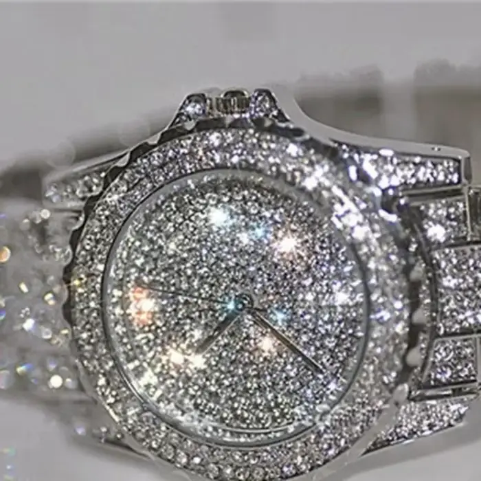 Nouvelle montre de luxe en diamant brillant pour femmes