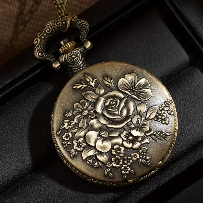 Montre de poche vintage en bronze à motif floral sculpté