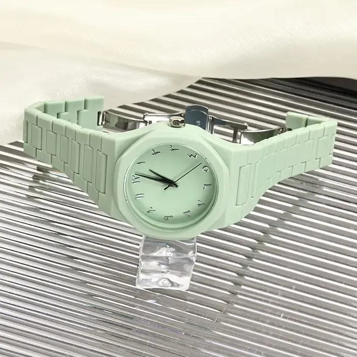 Montre pour hommes moderne minimaliste tout noir