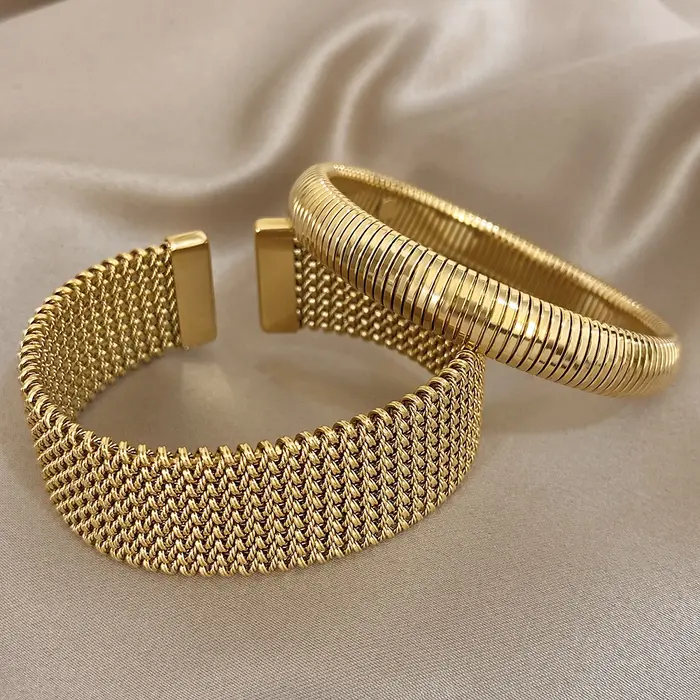 Bracelet circulaire à rayures verticales étroites Greatera