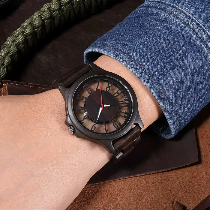 Montre à quartz en bois de style creux pour hommes et femmes
