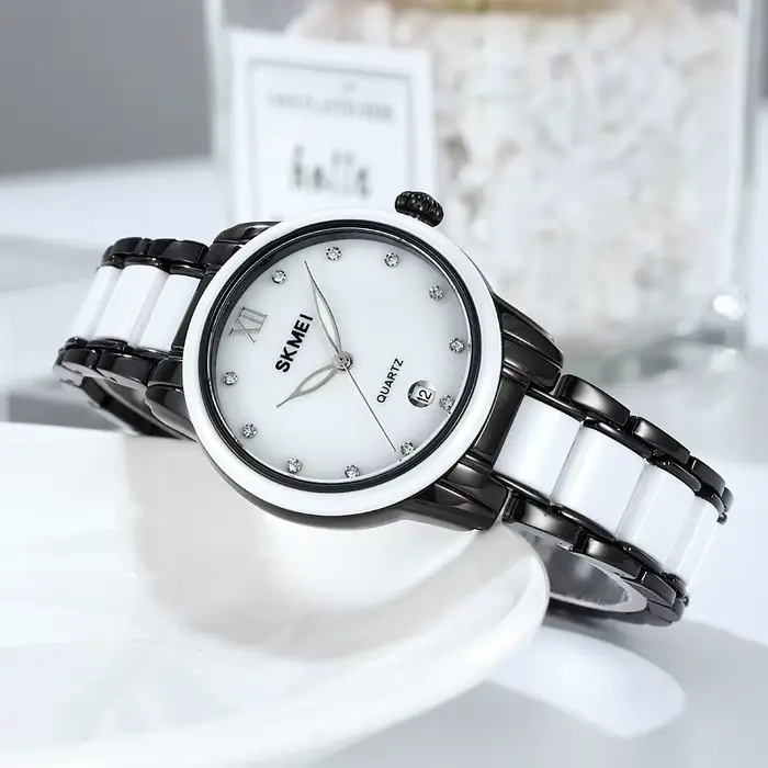 2025 Nouvelle montre à quartz pour femme avec lunette en céramique : montre-bracelet tendance et décontractée