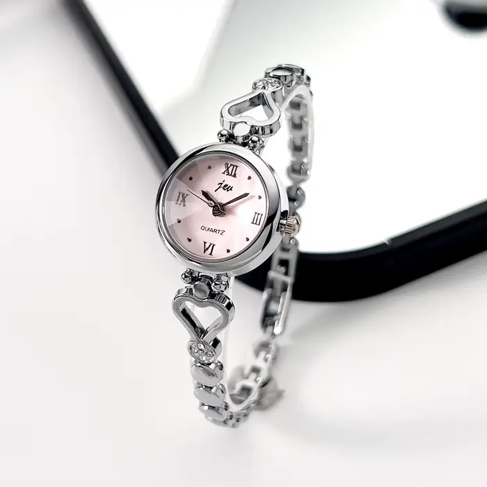 Montre pour femme compacte et raffinée