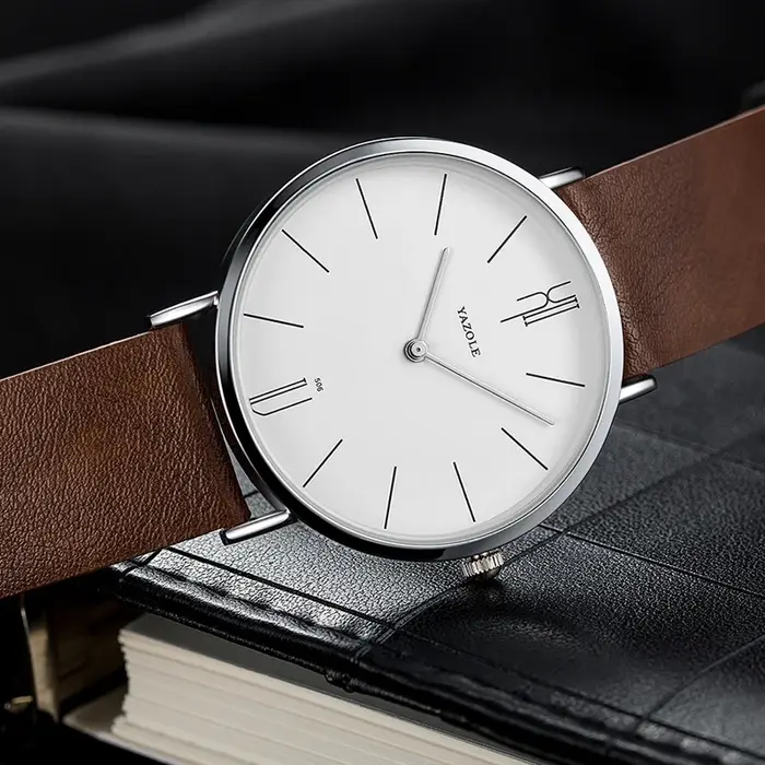 Montre d'extérieur en cuir véritable pour hommes