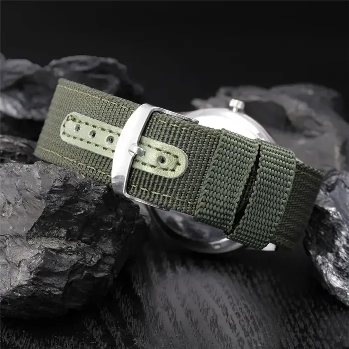 1 pièce / lot Montre homme pas chère