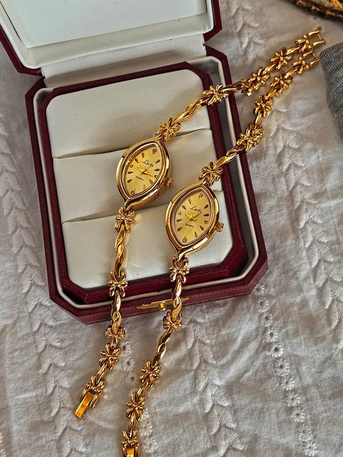 1 pièce de nouvelle montre à quartz pour femme à petit cadran doré vintage de style français
