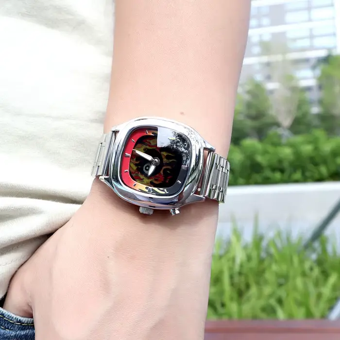 Montre rétro Millenium pour homme avec cadran flamboyant dynamique