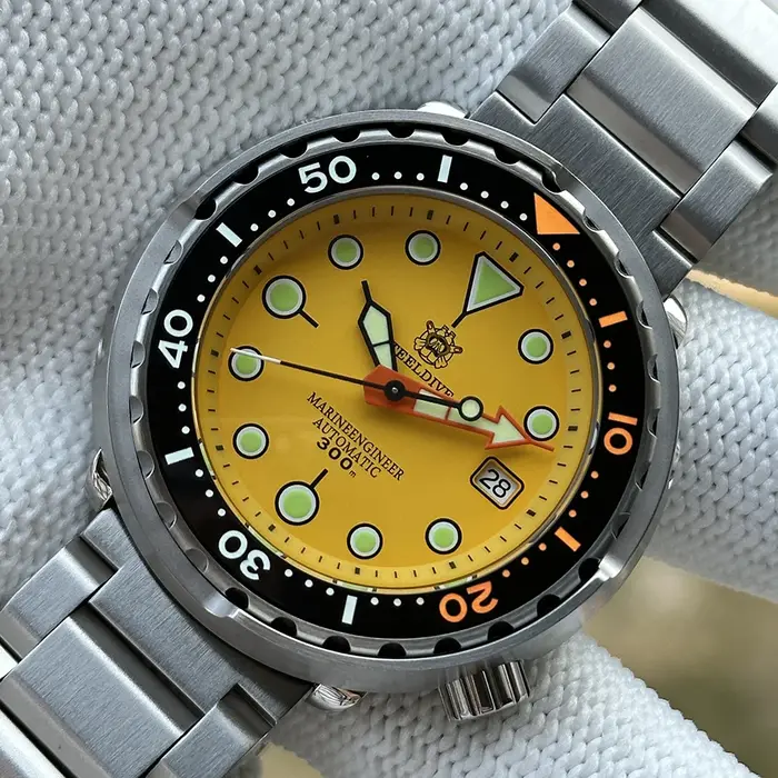 Montre de plongée automatique STEELDIVE SD1975C avec cadran jaune de 47