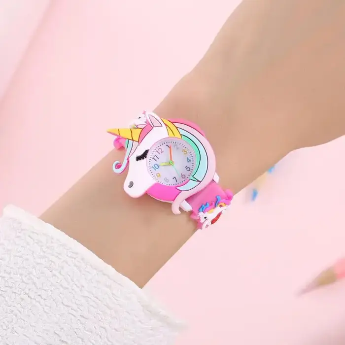2024 nouveau arc-en-ciel nuage imprimé bracelet en Silicone montre pour enfants fille mignon dessin animé