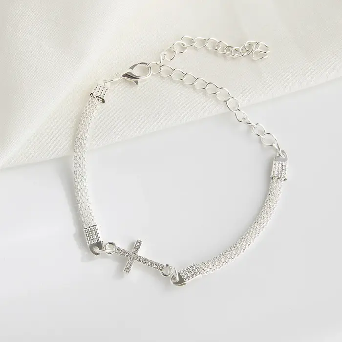 Bracelet en alliage avec strass en forme de croix
