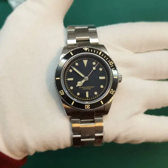 Montre en acier inoxydable pour hommes d'affaires européens et américains loisirs
