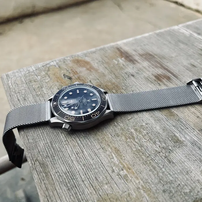 THEAGE Bracelet de montre en maille de titane pour hommes et femmes