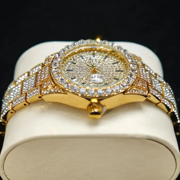 2025 mode chaude montres en or femmes de luxe en acier inoxydable élégant diamant glacé bijoux Quartz montre-bracelet dames livraison directe