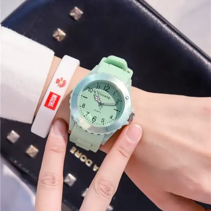 Montre numérique durable pour femme