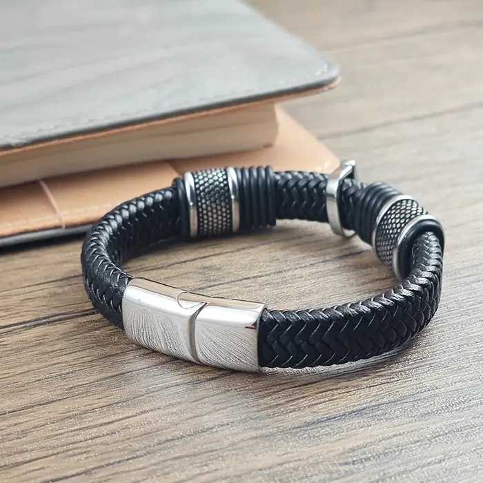 Bracelet magnétique en cuir noir de luxe