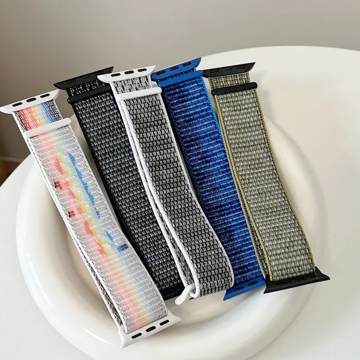Boucle en Nylon officielle pour Apple Watch 11