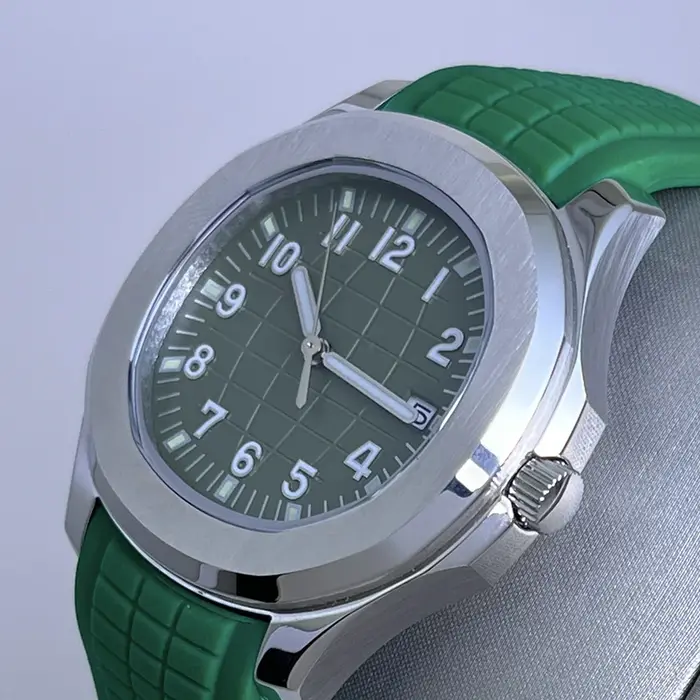 2025 Nouvelle montre de sport pour hommes avec bracelet en caoutchouc